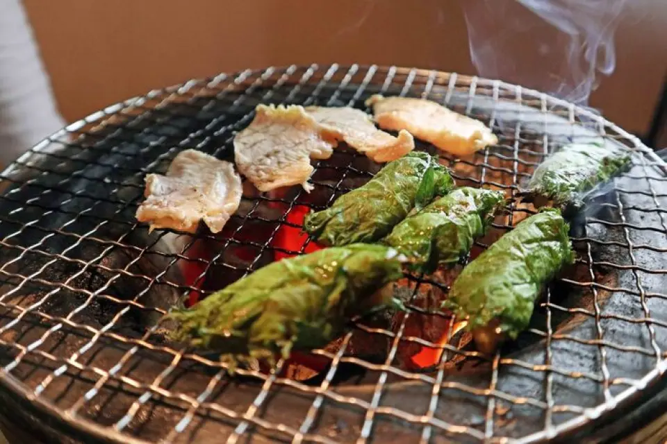 We grill our carefully selected "local chicken" and "young chicken slaughtered that morning" over a charcoal fire, and you can enjoy the freshly grilled food in a lively atmosphere. Our staff will give you a detailed lecture on how to grill the food, so please feel free to come and visit us.