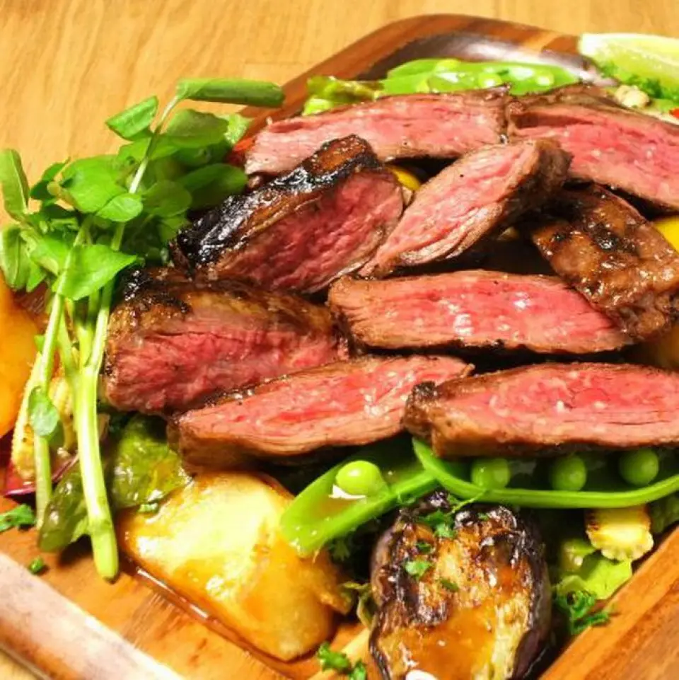 The most popular authentic grill dish! The skirt steak of US brand Black Angus beef is carefully grilled to make it soft and juicy. The lean red meat is not greasy and is refreshing, making it popular with people of all ages and genders.