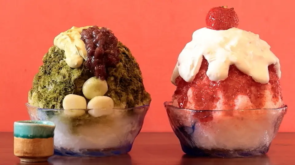 In the summer, there's "watermelon shaved ice" and "peach shaved ice," in the fall "grape shaved ice" and "pear shaved ice," and in the winter "Mont Blanc shaved ice"... Nenean's shaved ice allows customers to experience what's in season when they visit. Popular classics include "strawberry shaved ice" with chunks of fresh strawberries and "matcha shaved ice." "Matcha shaved ice" uses high-quality matcha from Morihan in Uji, Kyoto, and is lavishly topped with fresh cream, red bean paste, warabi mochi, and more. Please take your time to enjoy our carefully crafted shaved ice.