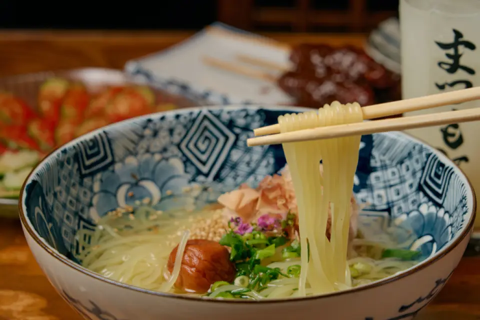 想去居酒屋就去松本吧！適合與日本酒搭配的精緻菜餚種類豐富。點單率100%的靈魂料理土手串炸是名古屋最低價格！ ？ 99日元！除了新鮮的內臟生魚片和牛肝之外，我們還準備了各種收尾！吃遍全國一萬多份冷面，我們終於找到了盛岡直送的正宗冷面終極菜餚。麵條的質感和味道都很精緻，我們自信是名古屋最好的！ SNS熱門話題，肥肉和雞蛋的搭配最棒了！外觀和味道都很棒的“牛肉釜飯”♪
