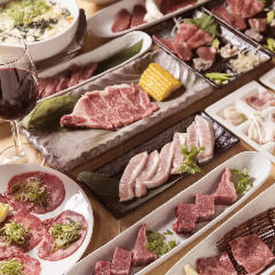 Plenty of thick-sliced Wagyu beef! The "Thick-sliced Luxury Wagyu Beef Course, 12 dishes in total" includes our recommended "Thick-sliced Special Fillet Meat" and the popular "Salted Tongue with Green Onions." This is recommended for first-time customers, as you can try a variety of our "delicious parts." The all-you-can-drink option is separate, so it's also a great option for small parties with people who don't drink that much.