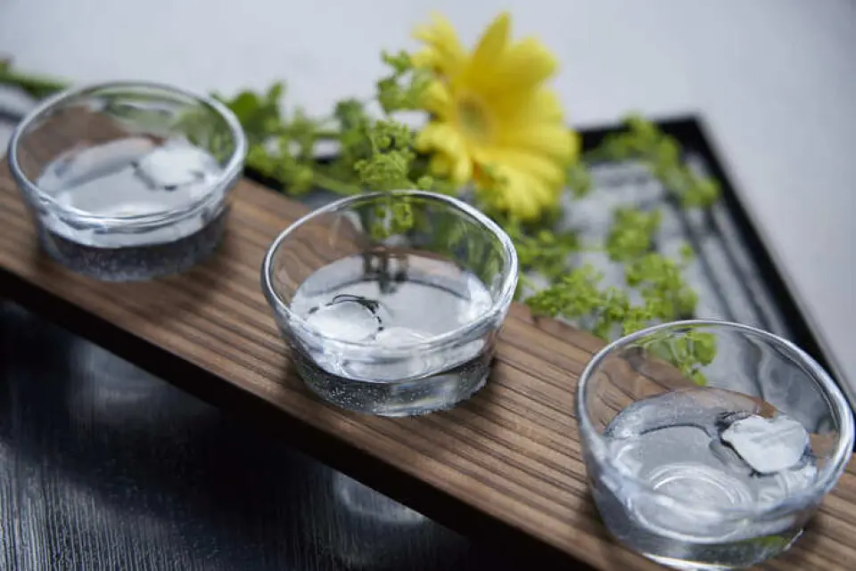 Our restaurant offers local sake (limited production and distribution) and wines selected together with sommeliers and sake tasters. We have a wide lineup from light to heavy drinks, and we can also suggest drinks that will go well with the food we serve. We also offer vodka made in Fukui using melted snow water from Fukui, and a rare whiskey from Wales, UK (our sister city). We are holding a special happy hour from 17:30 to 18:00!