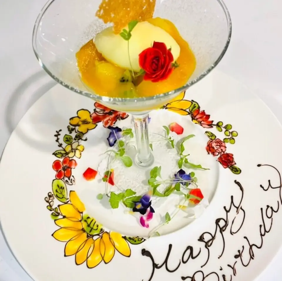 We also offer an anniversary plan that includes Le Beurre Noisette NAGOYA's recommended full course, a champagne toast, and our signature beautifully crafted message plate.