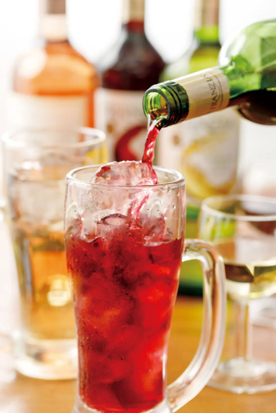 Banquet courses include 2 hours of all-you-can-drink, including draft beer, and are available from 3,500 yen per person. Choose from courses that allow you to enjoy sashimi and grilled dishes, after-party plans, and original cakes recommended for anniversaries, depending on the occasion. Leave your family and friends gatherings and company banquets to [Mekiki no Ginji]! (Please check the course page for details.)