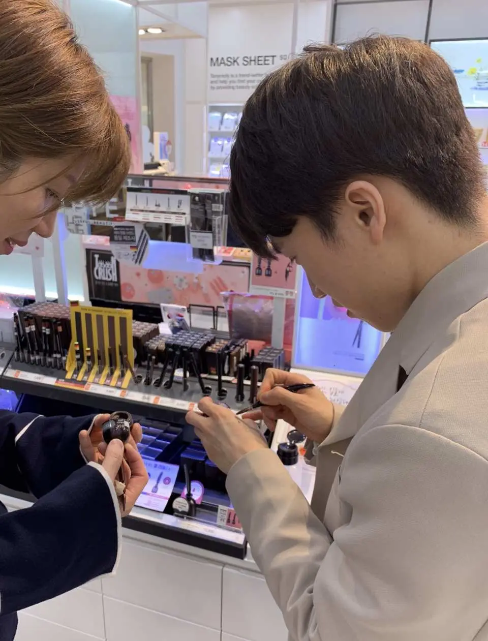 找到適合自己的彩妝試色