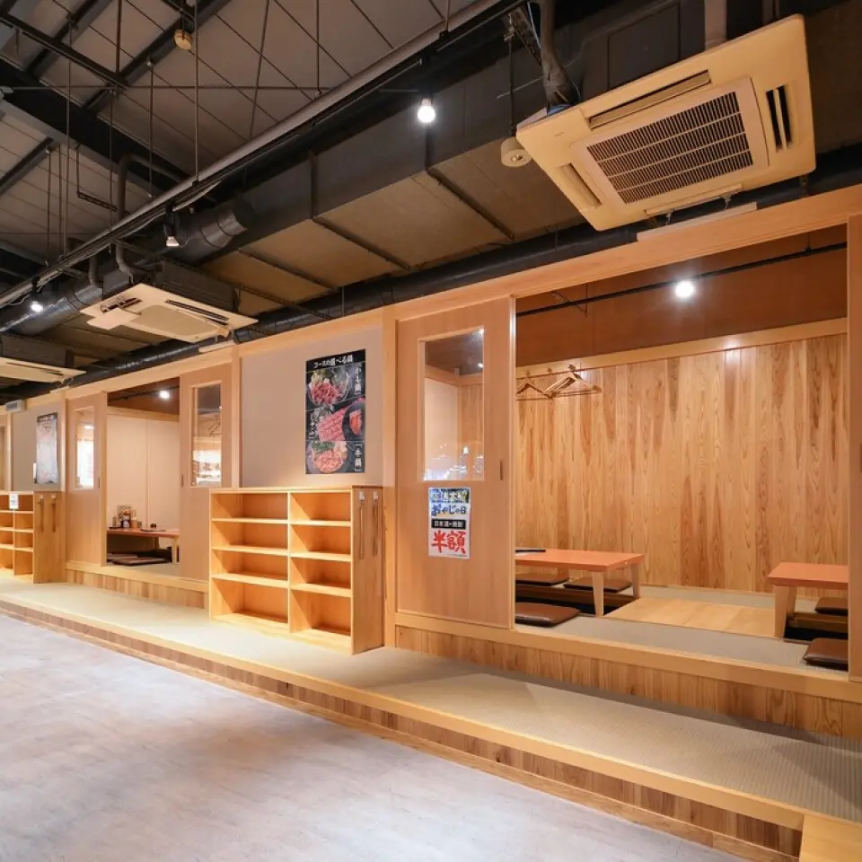 Please feel free to use our spacious space for various occasions. We have box seats and sunken kotatsu seats available. The sunken kotatsu seats are especially perfect for business dinners! Please feel free to use our restaurant for welcome parties, farewell parties, alumni gatherings, social gatherings, and appreciation parties. We also have plenty of parking spaces available!