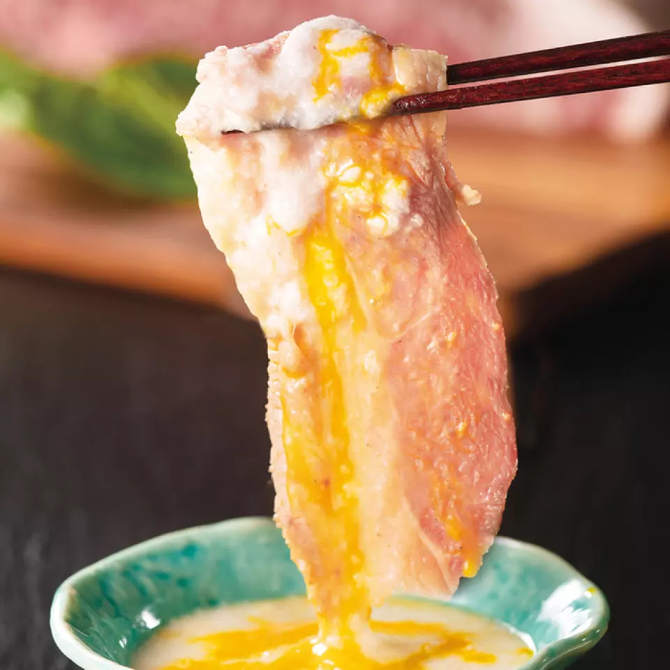 Our three proud yakinikus are "Toro Tama Sukiyaki Kalbi", "White Onion Tongue" and "Tasty Spicy Pot-Pickled Dragon Kalbi". Please try them at least once!