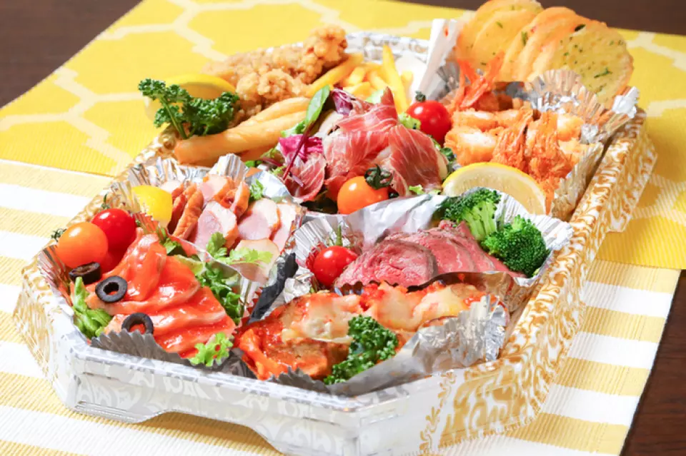 Variety of hors d'oeuvres Popular assortment for 5-6 people Popular dishes of the restaurant Roast beef Smoked salmon Hamburg steak Fried shrimp Fried chicken etc. 6,300 yen (tax included) Please call the day before for lunch reservations and the morning of the day for dinner reservations.