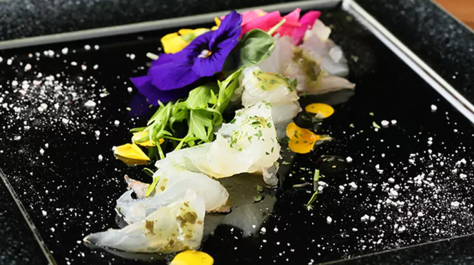 We only use high-quality domestic vegetables. Our popular steamed vegetables are made by simply seasoning seasonal vegetables with olive oil and rock salt to bring out the sweetness of the ingredients. We also offer dishes using organic vegetables sourced from contracted farmers. We also place importance on local production and consumption, such as Chita beef and seafood delivered directly from Toyohama Market. Our restaurant is staffed by former oyster bar staff, and we offer fresh oysters from Hokkaido all year round. Enjoy seasonal Italian cuisine made with carefully selected ingredients.