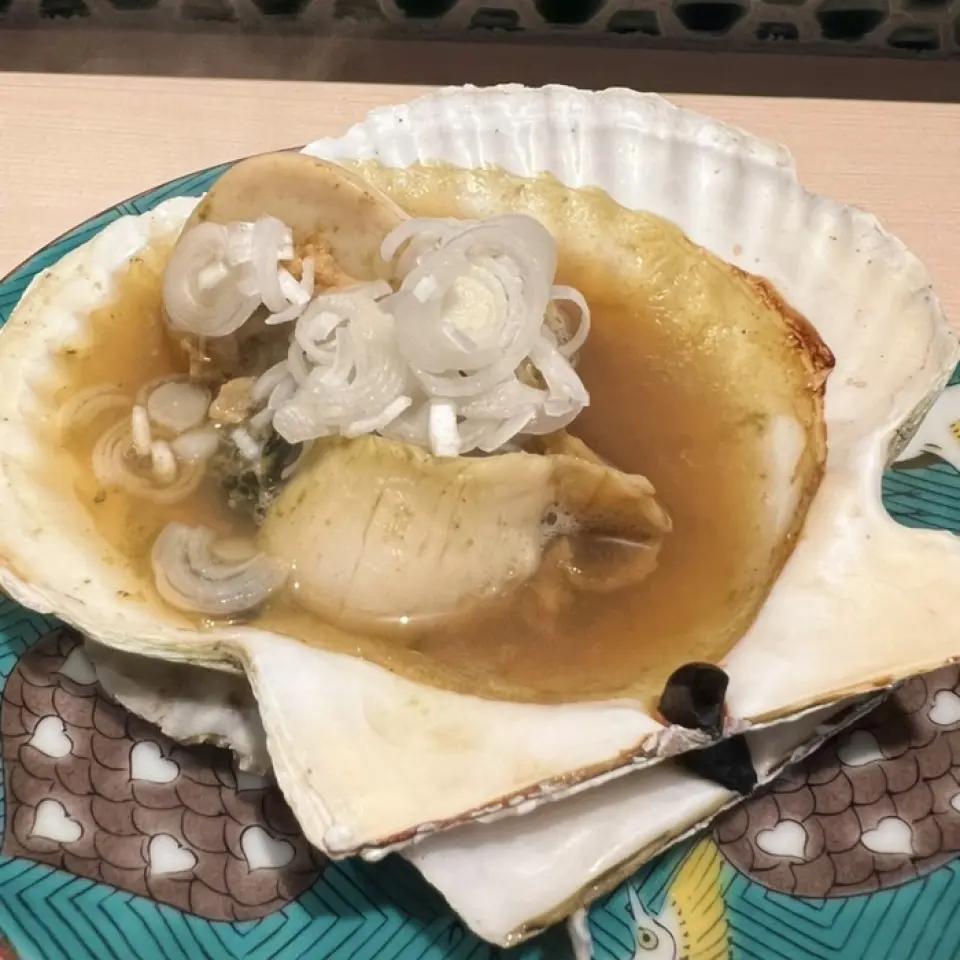 貝類有扇貝、蛤蜊、蠑螈等多種貝類...！我們為客戶提供多種烹飪方法。對於貝類愛好者來說，這是不可抗拒的。