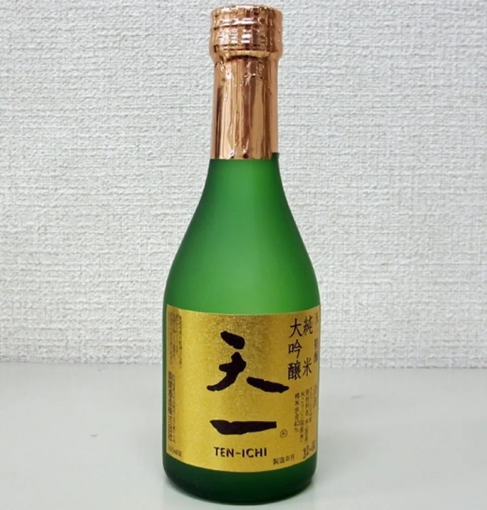 Akita Prefecture's unique sake-brewing rice, "Akita Sake Komachi," is polished to 40%. Although it is slightly dry, it has the rich aroma and rich flavor of Daiginjo. This limited edition Junmai Daiginjo sake bears the name Tenichi and is based on the harmony with the taste of "Tenichi."