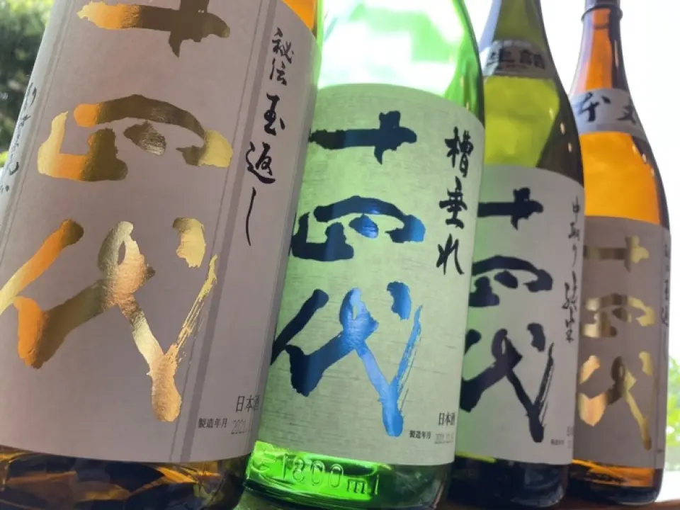 How about enjoying a drink with your meal? We always have around 30 types of sake in stock, and depending on what's in stock that day, you may be able to try rare brands such as "Juyondai," "Jikom," and "Hiroki." We also have specially selected shochu and soba shochu. We can also accommodate bottle reservations upon request, so please feel free to do so. Our meal menu, including soba noodles and rice bowls, is also perfect as a finale to your meal. Please take your time to savour our fine sake and enjoy a delicious moment.