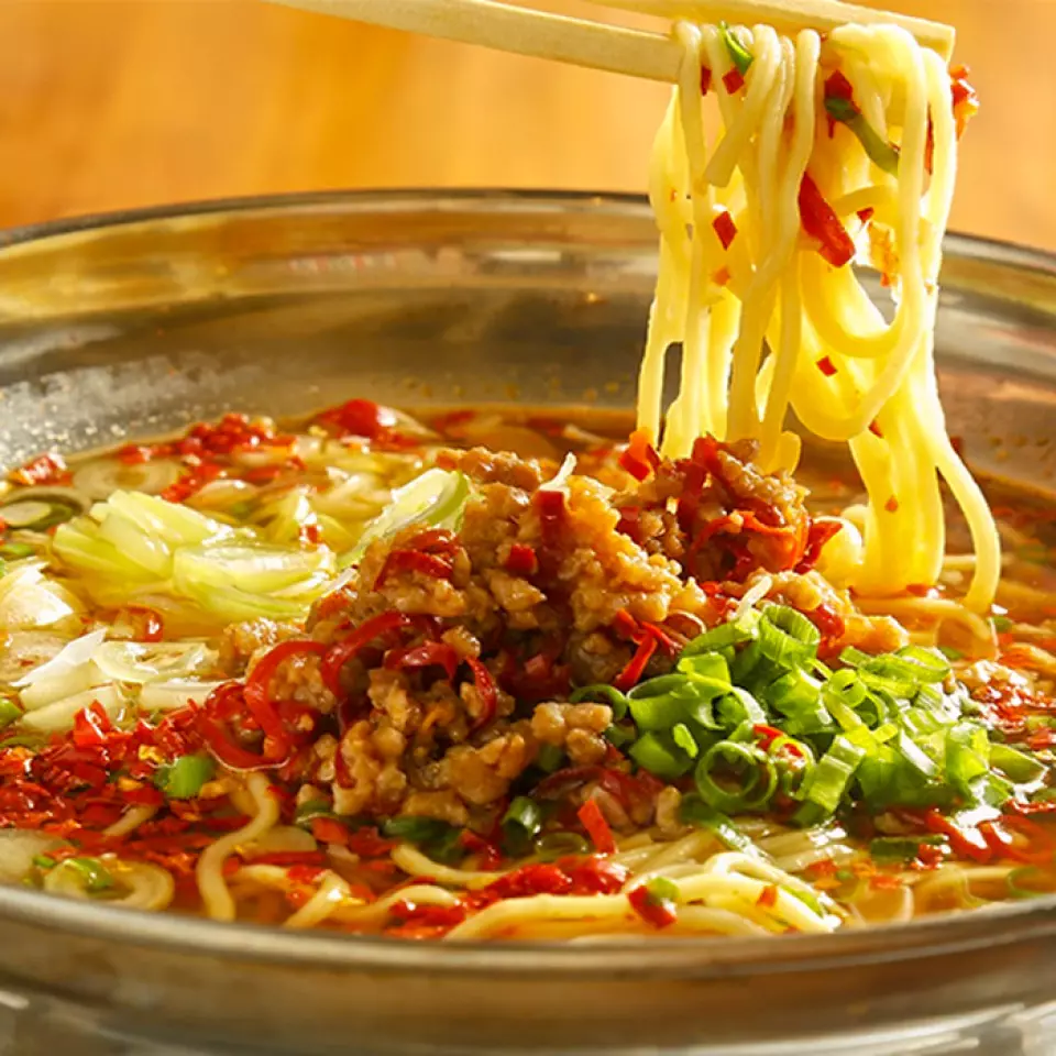 After eating the hot pot, we recommend Taiwanese ramen made with "specially selected fresh noodles" as a final dish! The special thin noodles, which have absorbed the soup full of the flavors of offal and vegetables, are the perfect final dish. You can enjoy the deliciousness of our proud Taiwanese motsu nabe to the fullest. Furthermore, the ramen → zosui combo, which is enjoyed with the sweet soup that seeps out after the ramen is added, is actually one of our popular menu items. Please give it a try♪