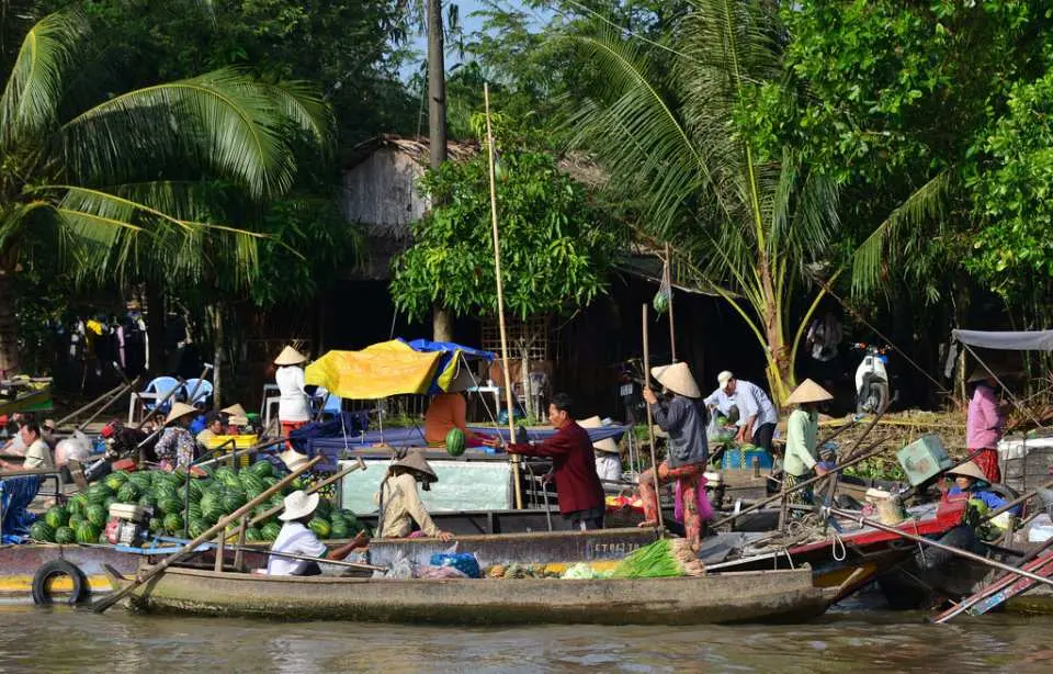 Visit Phong Dien Village by boat.