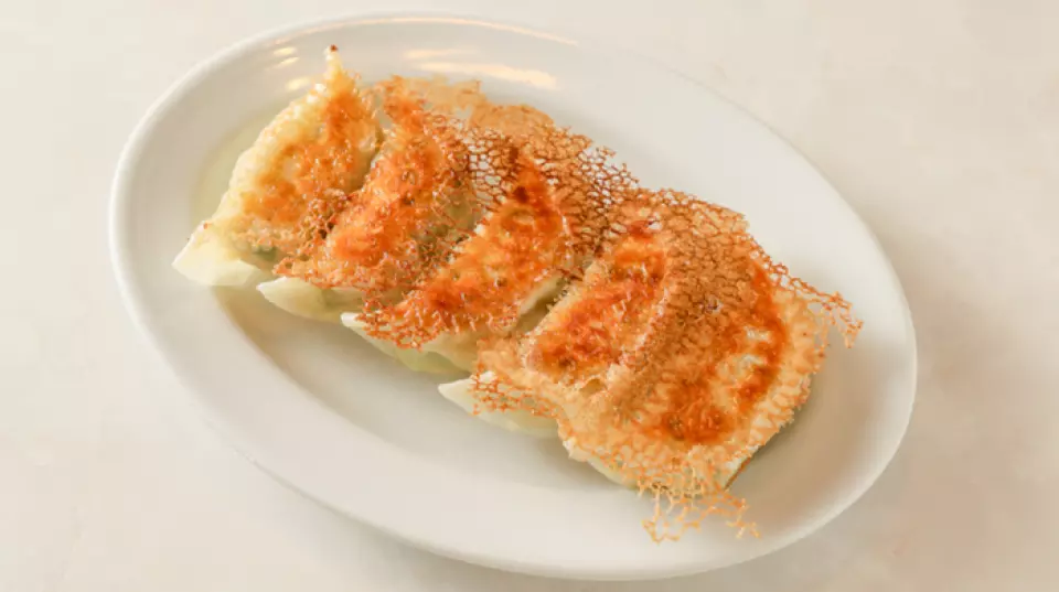 Established 60 years ago, we offer authentic Chinese cuisine that has maintained the same flavor since its inception. Our signature dish, gyoza, is crispy on the outside and moist and juicy on the inside! With a moderate amount of garlic and plenty of vegetable filling, it goes perfectly with our homemade chili oil.◎ It's a popular dish with women and children alike. We offer a wide variety of menu items, from a la carte dishes to course meals. For dessert, you can also enjoy our recommended homemade almond tofu.