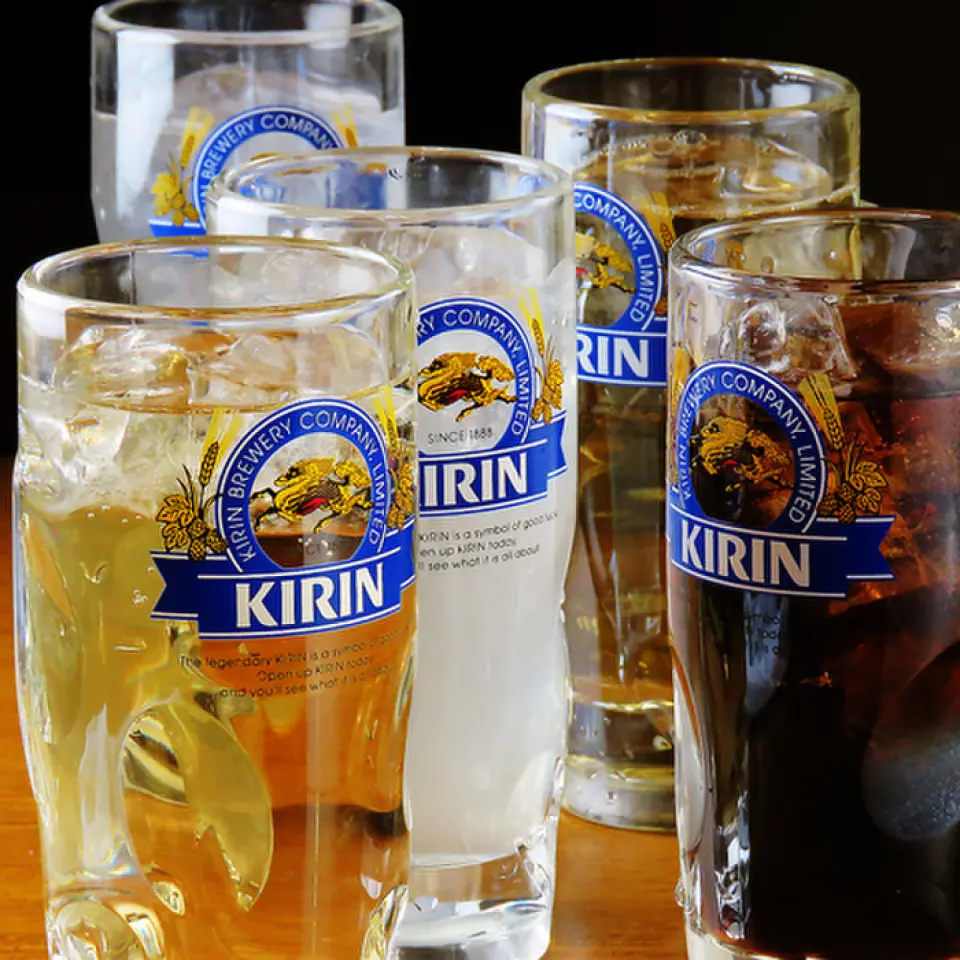 宴會套餐包含無限暢飲。無限暢飲菜單有生啤酒、高杯酒、酸酒、雞尾酒、燒酒等豐富的飲品。可以盡情享用各種飲料♪即使不喜歡喝酒的人也能滿足！ 我們還準備了不含酒精的飲料！請盡情放鬆2小時！