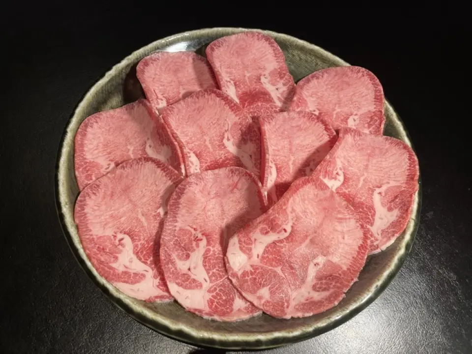 Tan根据部位的不同，味道也完全不同。其中以盛开的丹元为最高品质！ ！ ！我们提供从未冷冻过的面筋。根据您的喜好烧烤，这样就不会烧焦！ ！