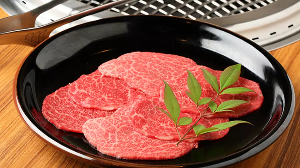 The meat we serve at our restaurant is not purchased from an entire cow, but instead we select and purchase the best cuts from all over Japan. We age the beef for several days, allowing you to enjoy the unique flavor and melt-in-your-mouth texture of Wagyu beef. We also mainly serve high-quality lean meat, which is not heavy but can be enjoyed lightly and gently, so you will never tire of the taste even if you come twice a week. Please enjoy our delicious meats to your heart's content.