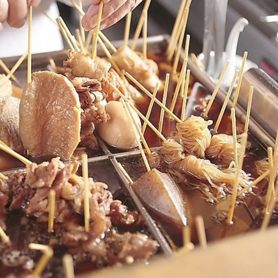 Thế còn một ít oden ấm thì sao? Người dùng đơn lẻ cũng được chào đón! [Gottsuan Desu] nổi tiếng với những món ăn tinh tế phù hợp với đồ ăn ngon và đồ uống có cồn của Shizuoka. Ngoài oden, ``Đặc sản!!Cá ngừ Masukore'' của nhà hàng chúng tôi, sử dụng cá ngừ sang trọng, cũng rất nổi tiếng♪