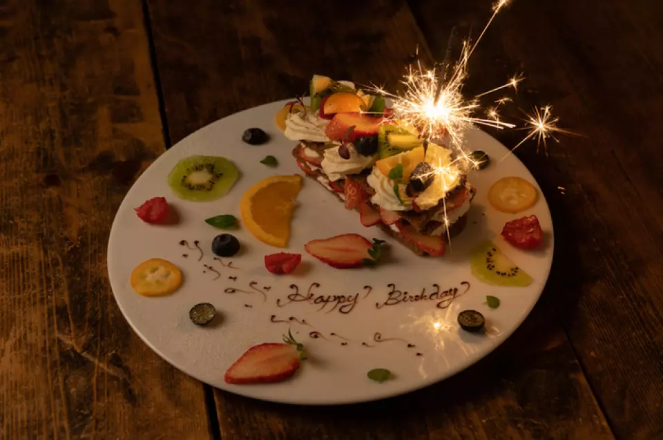 We will give you a heartfelt surprise on special occasions such as birthdays and anniversaries! If you make a reservation by the day before, we will prepare an original plate carefully made by a pastry chef who makes over 1,000 wedding cakes a year. We are sure to delight you with our eye-catching sweets, such as the popular "Mille-feuille Shortcake" for birthdays.◎We can decorate not only anniversaries such as birthdays and wedding anniversaries, but also various occasions such as job hunting and passing exam celebrations.♪