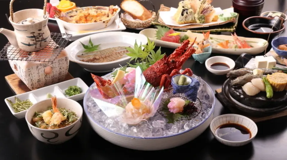 We have prepared a variety of courses that you can choose according to your budget and the occasion. All dinner courses come with a rich menu that allows you to enjoy our proud shrimp to your heart's content, and you can enjoy the popular "dancing prawns." You can also add an all-you-can-drink option◎ Also, we are happy to change the content of our "memorial and celebration kaiseki course" to suit your budget, so please feel free to contact us. We also have a lunch course where you can choose your main dish, which is recommended for casual meals.