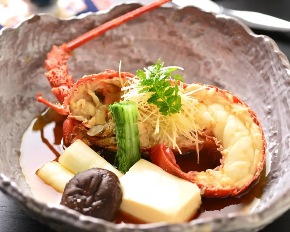We carefully select 10 to 15 types of seasonal shrimp and purchase them, carefully determining the cooking method that best utilizes the characteristics of each shrimp to bring out the flavor of the ingredients to the fullest. We also pay attention to the presentation, so the food is a treat for the eyes as well. In particular, the "dancing prawns," which allow you to fully enjoy the plumpness of the shrimp, is a popular menu item that has been well-received by customers. In addition, we also offer a pickle buffet to customers who visit our restaurant. We also have a wide selection of sake and shochu carefully selected by the owner, so please enjoy them with your food.