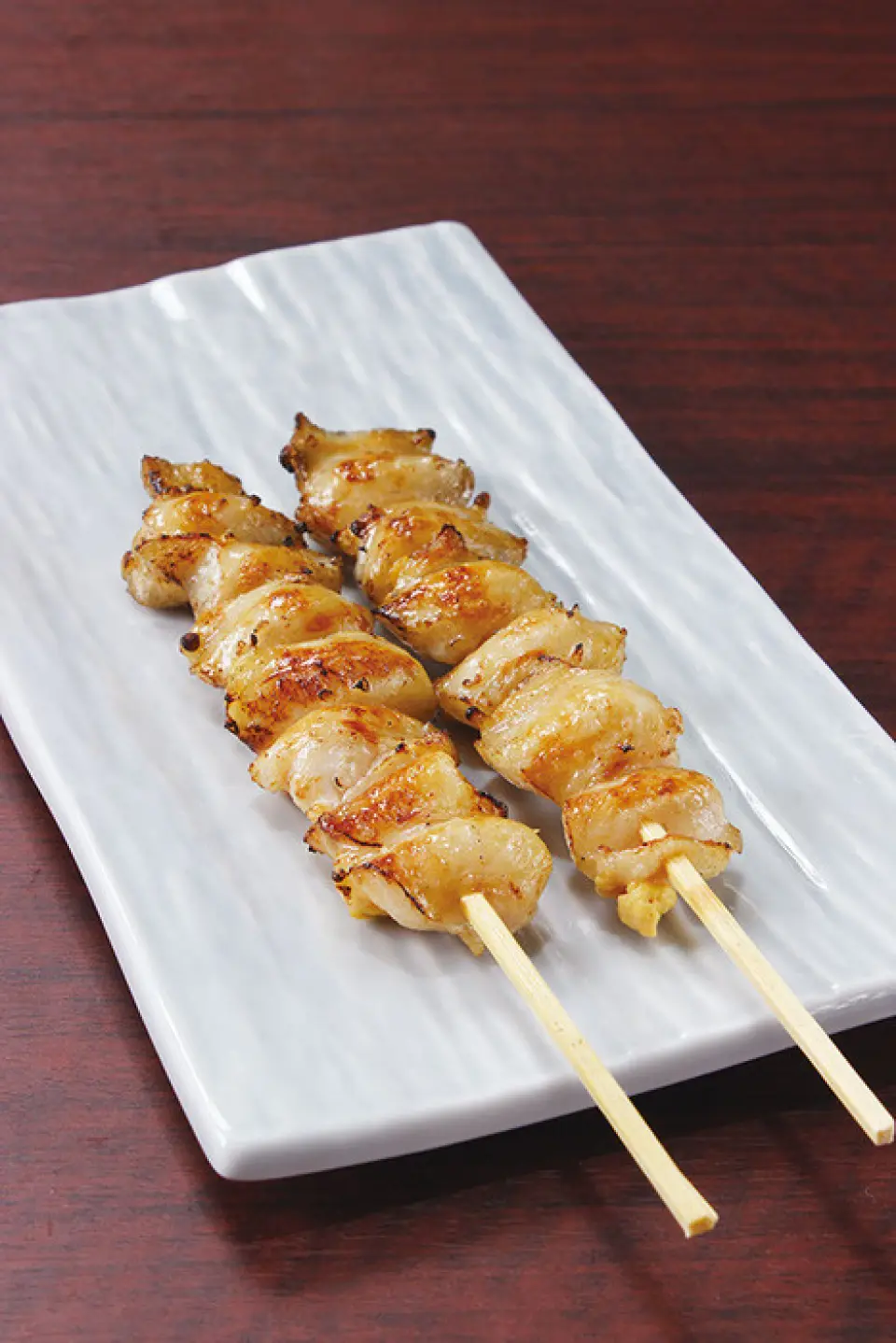 烤鸡肉串、油炸食品、零食等全部售价328日元！您可以以合理的价格尽情享受。推荐自家制作的“丰后高达通”。在严格的卫生条件下饲养的鸡肉，其特点是肉质细嫩、多汁。其他不包含在统一报价中的“肉味噌石炒饭”和“鸟鱼油”等也很划算，只要348日元。居酒屋的菜单种类丰富，请一定要边喝边享用♪