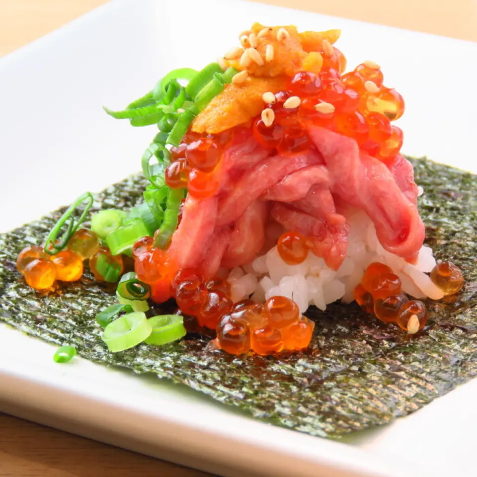 We have a wide variety of beef tongue dishes. Among them, we recommend the "Thick-Cut Grilled Beef Tongue," which boasts the highest repeat rate! This popular dish is made by carefully selecting the right amount of salt and grilling on thickly cut, satisfying tongue. We also have addictive dishes such as our specialty dish "Ore no Hanasaki Fatty Beef Tongue," which is a must-try. We also have other recommended dishes that use beef tongue, from fried dishes and stews to snacks. Please enjoy them.