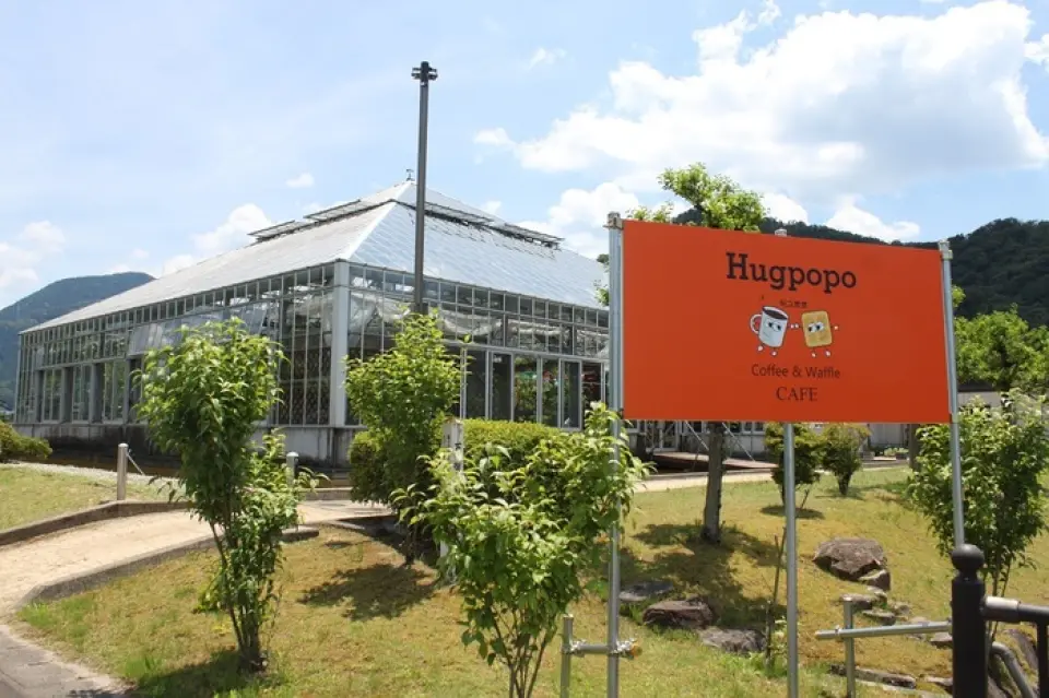 Drinks ordered at Hugpopo can be enjoyed freely inside Manyo Kikukaen.