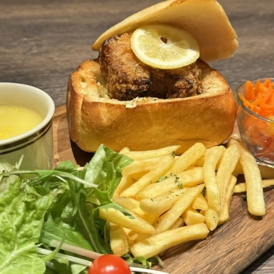 午餐终于开始了！ ！ BOX三明治量足♪ 营业时间11:00～15:00！