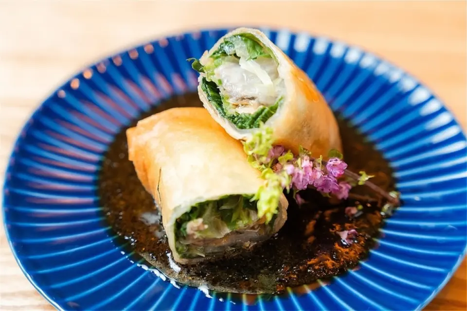 We deliver fresh fish from Toyosu every day. We offer original dishes that are delicious right now and can't be found anywhere else, cooked in a variety of ways. Please enjoy them as snacks to go with your favorite alcoholic beverage.