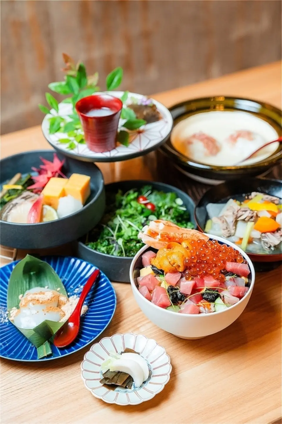 We have private tatami rooms and open counter seats that are perfect for families and children! You can also use it for special occasions and memorial services! You can also relax during lunch. We have set menus that allow you to enjoy our nigiri sushi to the fullest. We also have an all-you-can-eat sushi plan for 4,980 yen on weekdays only.