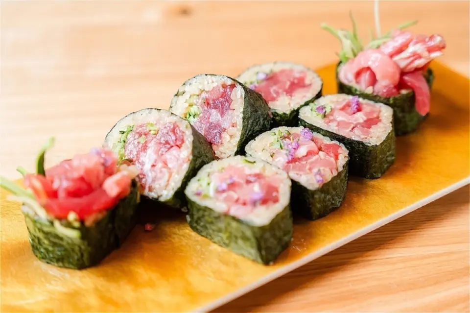 From authentic Edomae sushi that melts in your mouth to dishes that children can enjoy, you can enjoy tasteful Japanese cuisine with a seasonal feel. We also have a wide selection of chef's choice courses, all-you-can-drink options, and a la carte dishes.