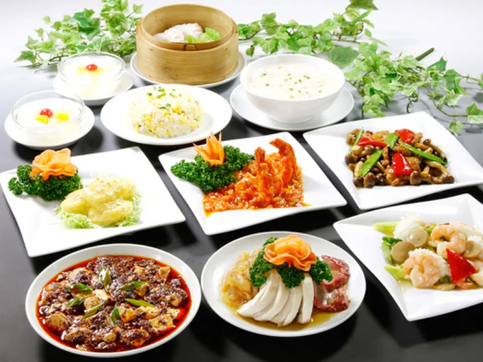 All of our chefs are from Sichuan. Our head chef has been cooking Sichuan cuisine for 25 years. He has experience working at a famous hotel in Sichuan. Please enjoy our authentic Sichuan cuisine that is "spicy, numbing, but delicious."