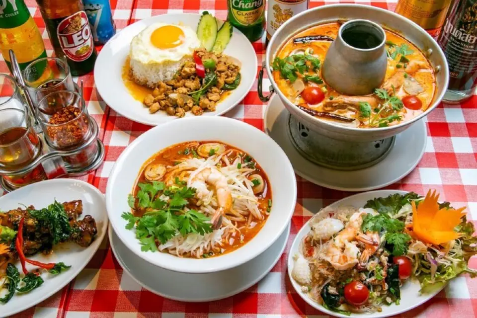 All Thai chefs! The strength of TeeNung is the authentic Thai cuisine made by a Thai chef! No matter what you order, the dishes made by a chef who knows Thai cuisine inside and out will be delicious! We look forward to seeing you for a meal with close friends, a date, or a special someone♪