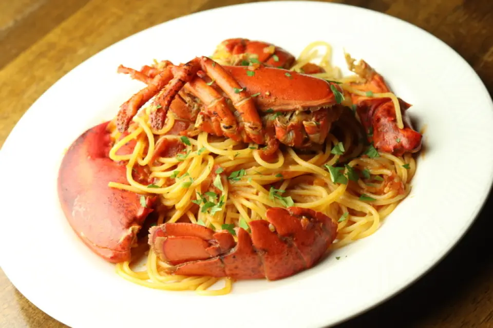 Our veteran chef trained in Genoa, Italy, and has experience working at famous restaurants in Tokyo. With his diverse experience and unique sensibilities, we offer authentic Italian cuisine made with carefully selected ingredients, under the motto of "good quality, delicious, and reasonably priced." Enjoy delicious food, drinks, and conversation to your heart's content in a warm atmosphere!