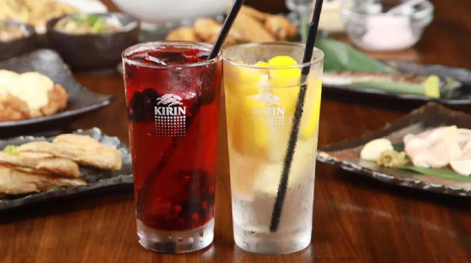 We have a wide selection of menu items that use freshly squeezed fruits such as "grated fresh apples," "mangoes," and "kiwis," which is unique to our restaurant, which is particular about even the drinks. We also have a wide selection of highballs, including mega-sized ones that allow you to drink plenty. We also have a variety of alcoholic drinks including shochu and sake, and a course with an all-you-can-drink option that is great value for money. Enjoy the combination of our special chicken wings and your favorite drink to your heart's content!