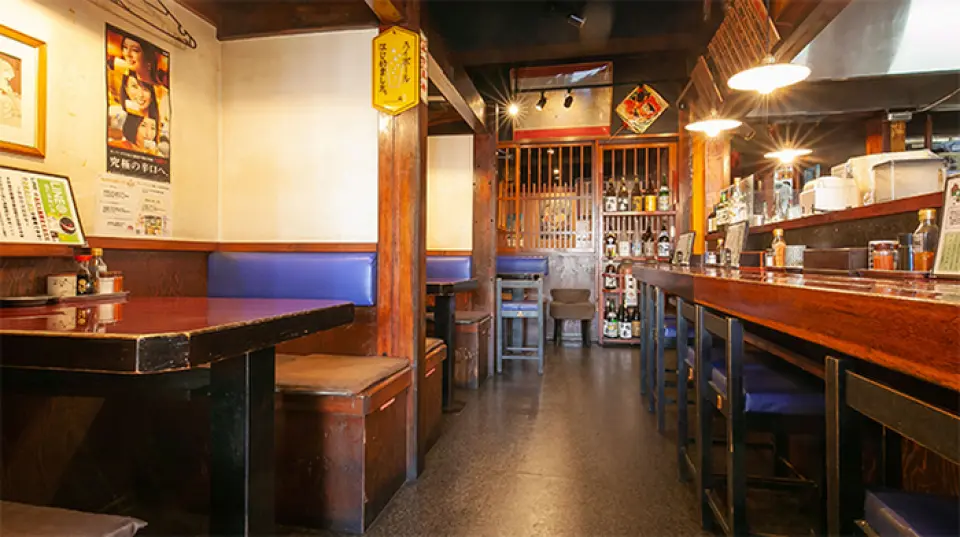 「Toriyazo」是以雞肉料理為主的日式居酒屋，距離溝口站步行約5分鐘。座位有適合個人和情侶快速飲酒的吧台座、女孩聚會等小型聚會的包廂座、適合團體和家庭的榻榻米包廂等各種大小的座位。也可以預訂 20 人或以上的私人聚會。請隨時聯絡我們♪我們的自助餐套餐非常適合迎送會和各種宴會，而且性價比很高◎我們期待您的光臨預訂。