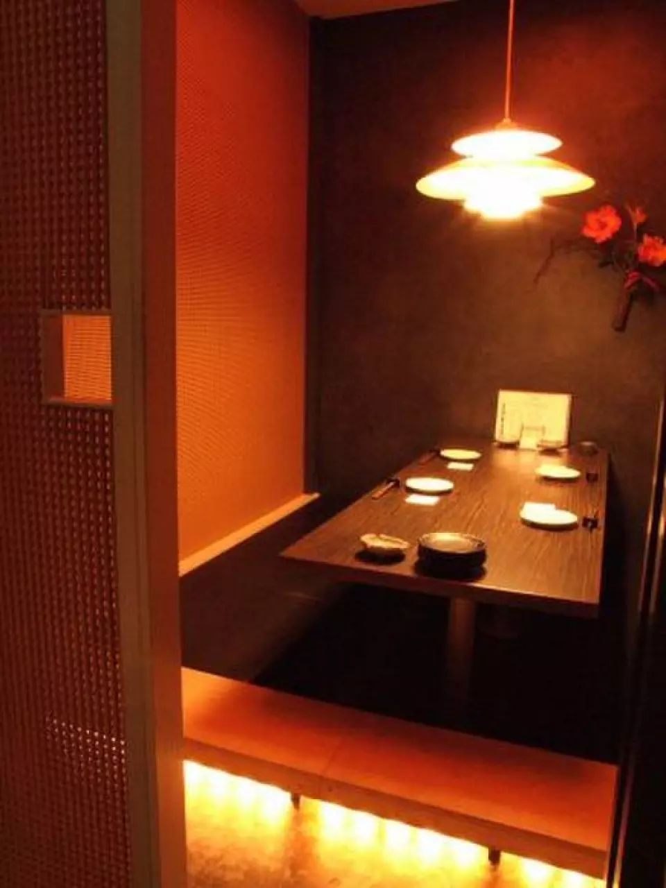 We offer high-class private rooms to ensure your privacy. Please enjoy your time relaxing in our restaurant with a calm atmosphere.