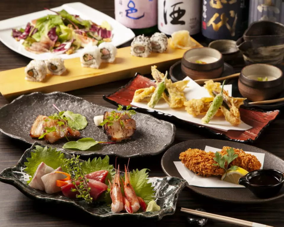 Onnami offers three course menus. The most popular is the Oto course, which consists of eight dishes. All courses include 2.5 hours of all-you-can-drink, but we also offer courses with just food.