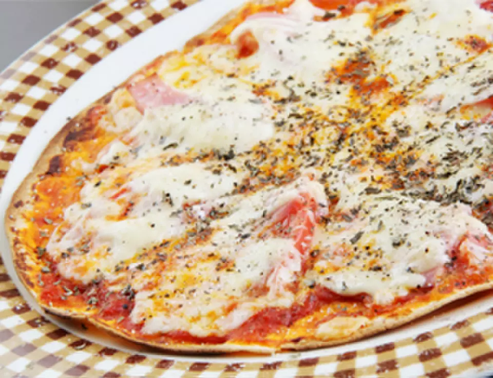 The menu includes pizza, tiger fried rice, sanmamen, and other dishes that will satisfy you until the end of your meal. There is also a secret Thai curry that the owner, who loves Thai food, learned the recipe from a staff member at a nearby Muay Thai gym.