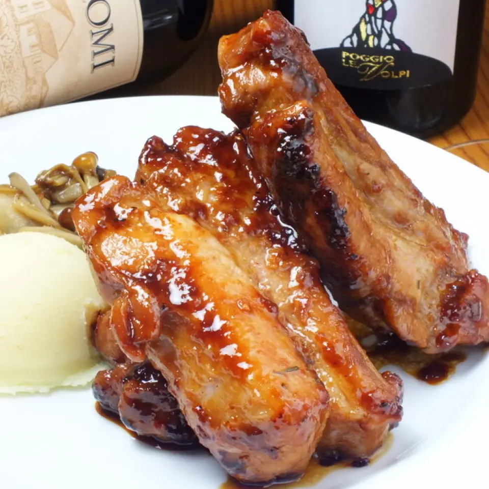 You can order it as a single item, but you can also order the "2.5 hour stewed spare rib course" which includes all-you-can-drink. It's a 16-item course, 3,500 yen for 2 hours or 4,000 yen for 3 hours.