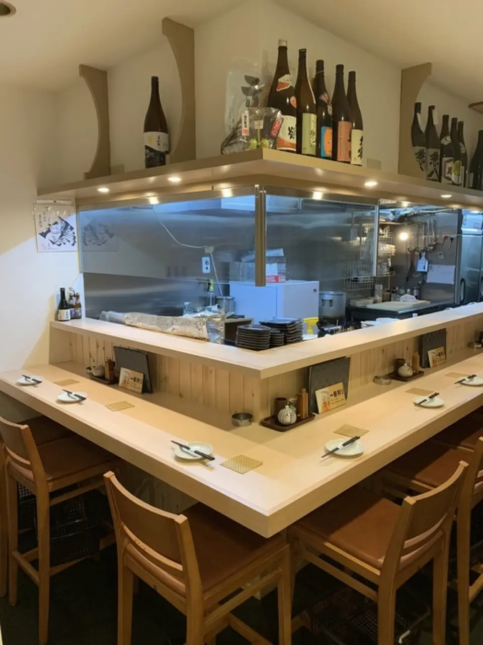 位於【上大岡站步行3分鐘】的名牌雞肉專賣店。享受早晨新鮮挑選的雞肉的美味和美味的酒精飲料。