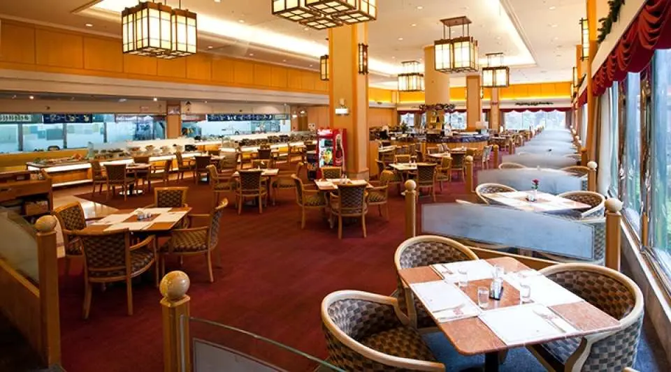 波根第西餐廳寬敞空間可容納 270 人座位