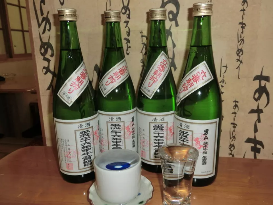 我们精心挑选与北海美食相配的干酒。北海道的“男山”、青森县的“电清酒”等日本各地的名酒都汇集于此。店内还提供北海道纯米生酒的原创清酒冷饮。品尝日本全国名酒。