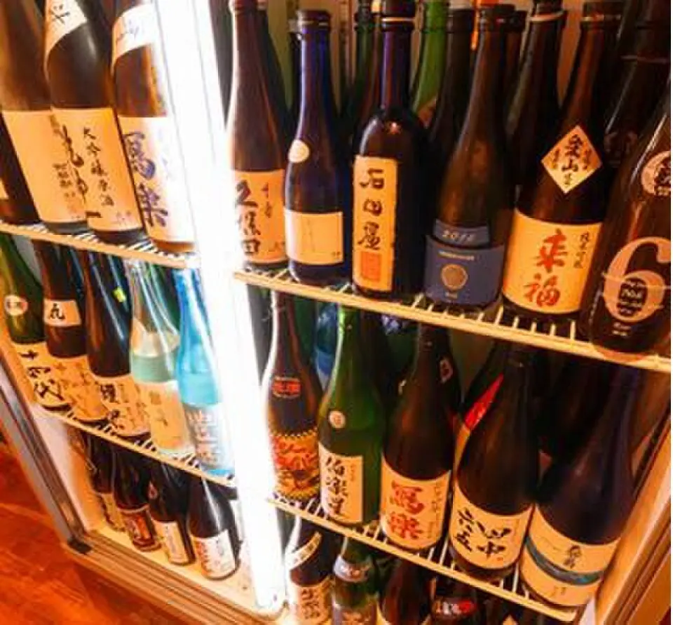 They have a selection of carefully selected sake from all over Japan. They mainly serve "Tedorigawa", "Tengumai", and "Kikuhime" from Kanazawa and Ishikawa prefectures, but you can also enjoy "Kokuryu" and "Ishikawa Nizaemon" from Fukui prefecture. They also have seasonal limited editions, so be careful not to miss out on a drink.