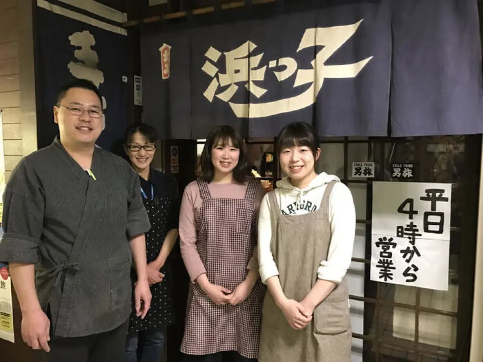 创业51周年的老字号居酒屋“Hamakko”的第二家店。就像在主店一样，您会受到厨师和他友好的员工的欢迎。我们还设有柜台座位，所以您也可以一个人来！请您一边享用美食和饮料，一边与我们的员工愉快地交谈。