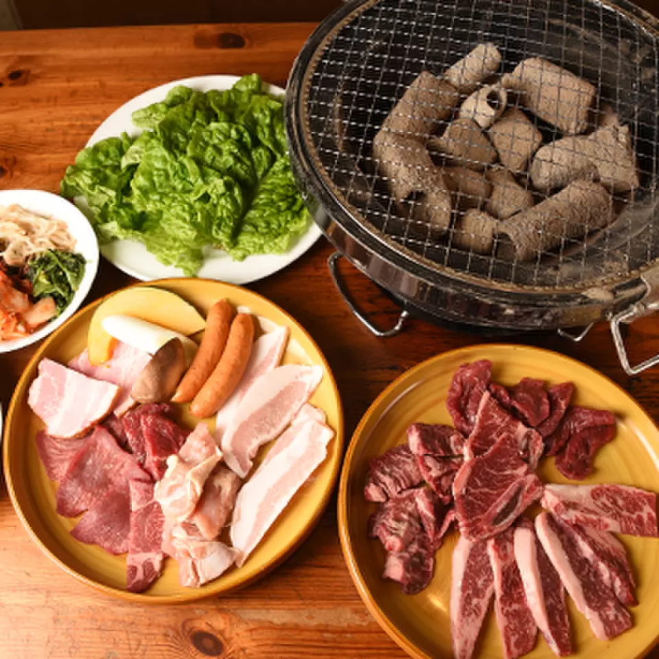 我要尽情享受高品质的肉！我们为这些人准备了推荐的自助餐菜单。包括沙拉和甜点吧！可以额外付费添加无限畅饮选项。午餐2,980日元、晚餐3,580日元、和牛排骨高级套餐5,580日元等多种选择。