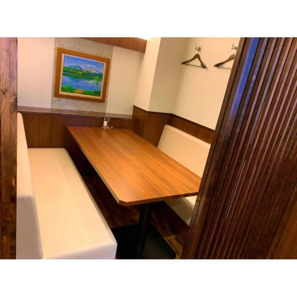 The second store of Bandai, a popular long-established teppanyaki steakhouse in Kawagoe, offers the same quality and flavor of steaks, but with the addition of semi-private rooms, which were highly requested at the main store. It can be used for a variety of occasions, including families, guests with children, celebrations, anniversaries, and business entertainment. *Cakes (pieces) are free to bring in. *All tables at the second store do not have teppanyaki installed.