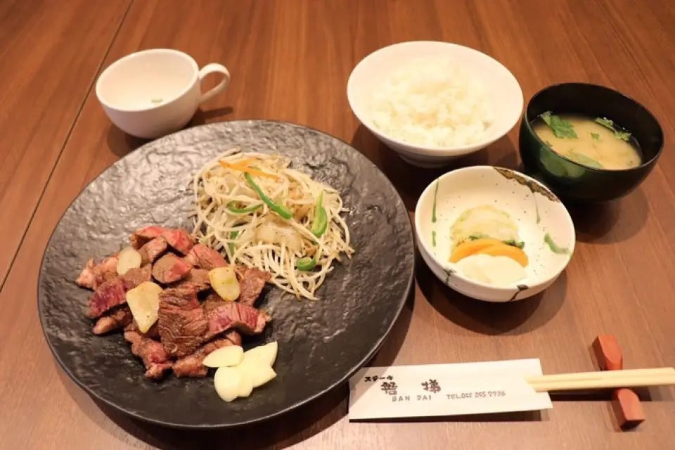 In the 1960s in Tokyo, we first came up with the idea for the 1,000 yen teppanyaki steak, and following in the footsteps of the head of our main store, which opened in Kawagoe, we will also be serving delicious teppanyaki steaks for 1,000 yen at our second store. Please enjoy the taste that has been preserved for 40 years.
